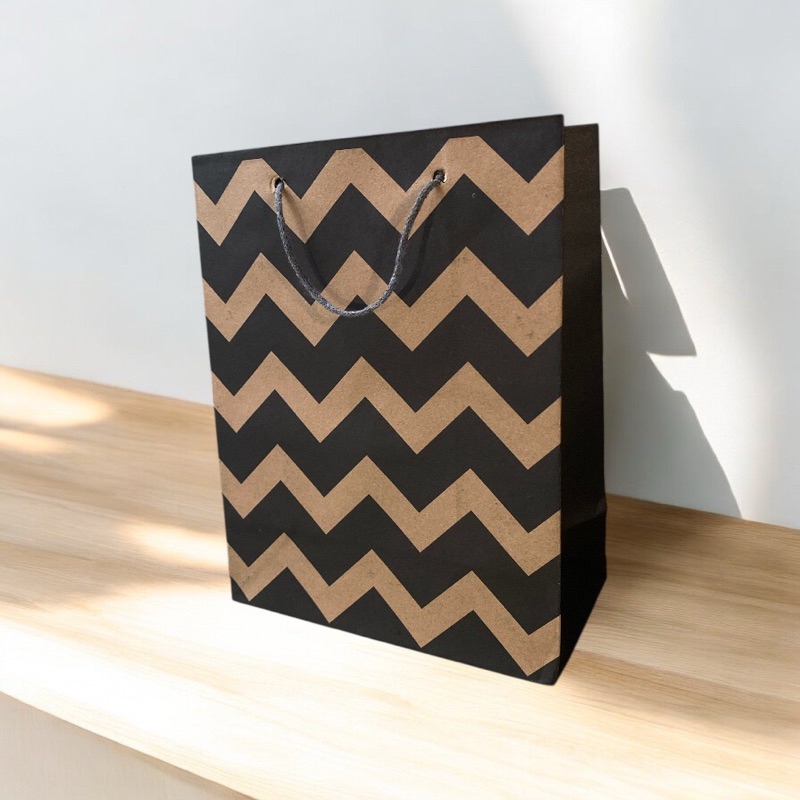 

Paperbag ukuran 20x10x25 Motif Zigzag