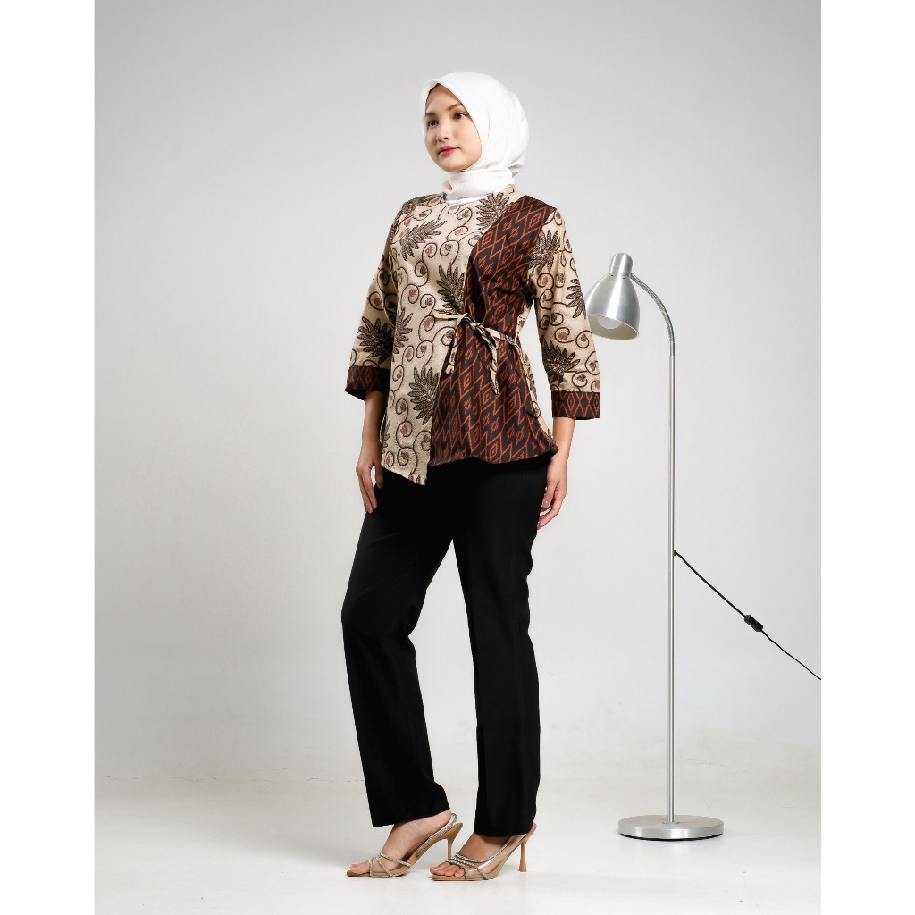 ( PROMO ) Blouse Batik Wanita Modern Lengan 3/4 – Atasan Batik Kerja Elegan