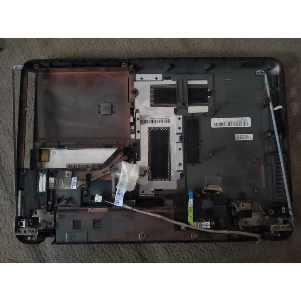 FRAME CASING BAGIAN BAWAH LAPTOP TOSHIBA L645