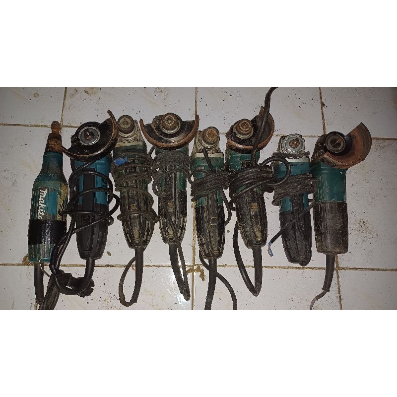 Gerinda Makita Type GA 4034 bekas normal
