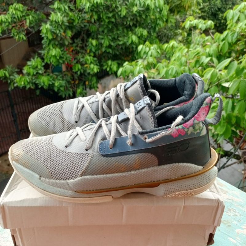 Sepatu basket preloved size 43
