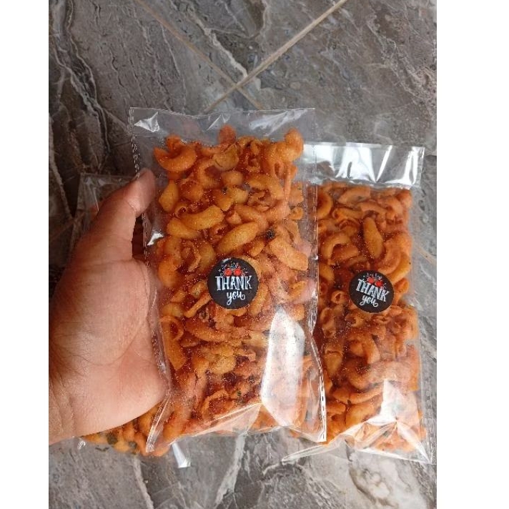 

makaroni bantet kriuk rasa balado daun jeruk