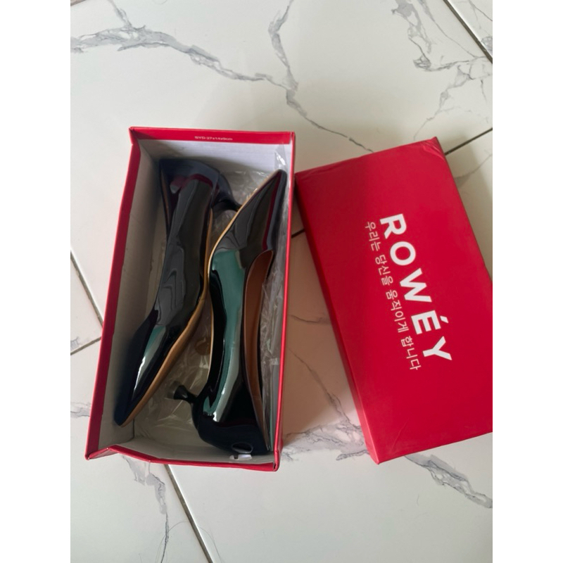 preloved high heels hitam merk rowey 3cm