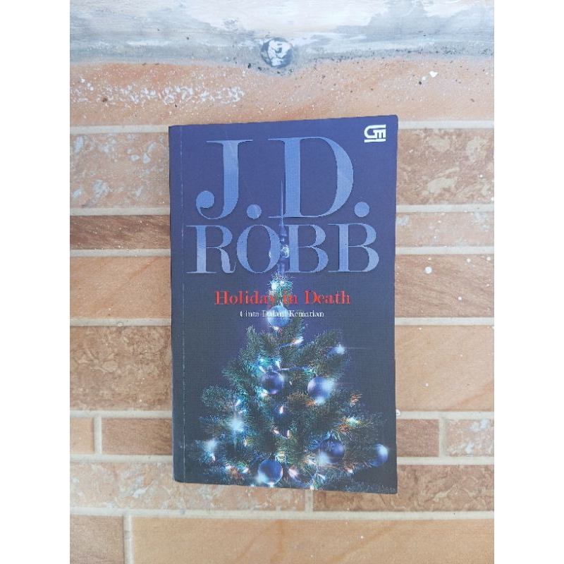 Novel JD ROBB // HOLIDAY IN DEATH // novel detektif romance // novel dewasa // novel action thriller