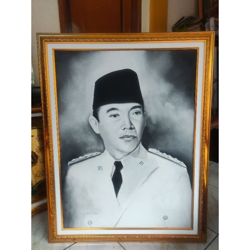 lukisan tangan soekarno terbuat dari kanvas dan bingkai premium ukuran 60cm x 80cm