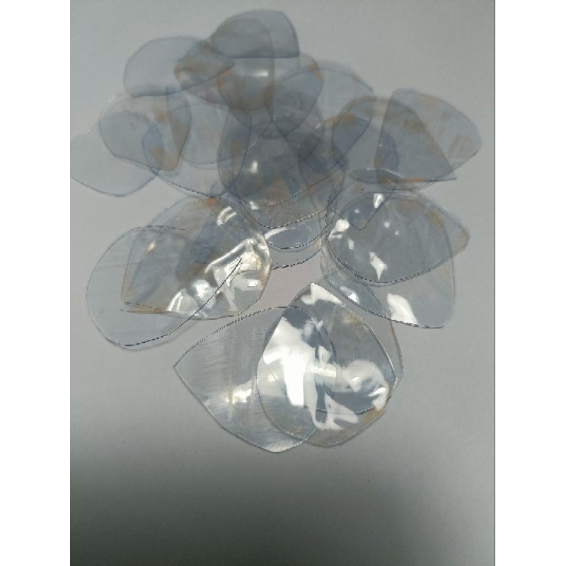 Pick gitar dan ukulele dari botol bekas. Rp500 dapat 3