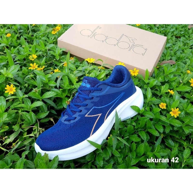 sepatu sport joging runing lari pria diadora original asli ori