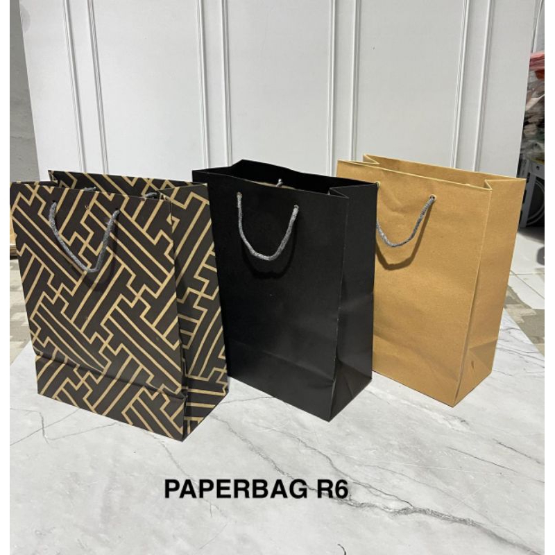 

(1 Lusin = 12 Pcs) Paperbag Polos R6 uk. 20x10x25 cm / Paperbag hajatan / Paper bag souvenir / Goodie bag