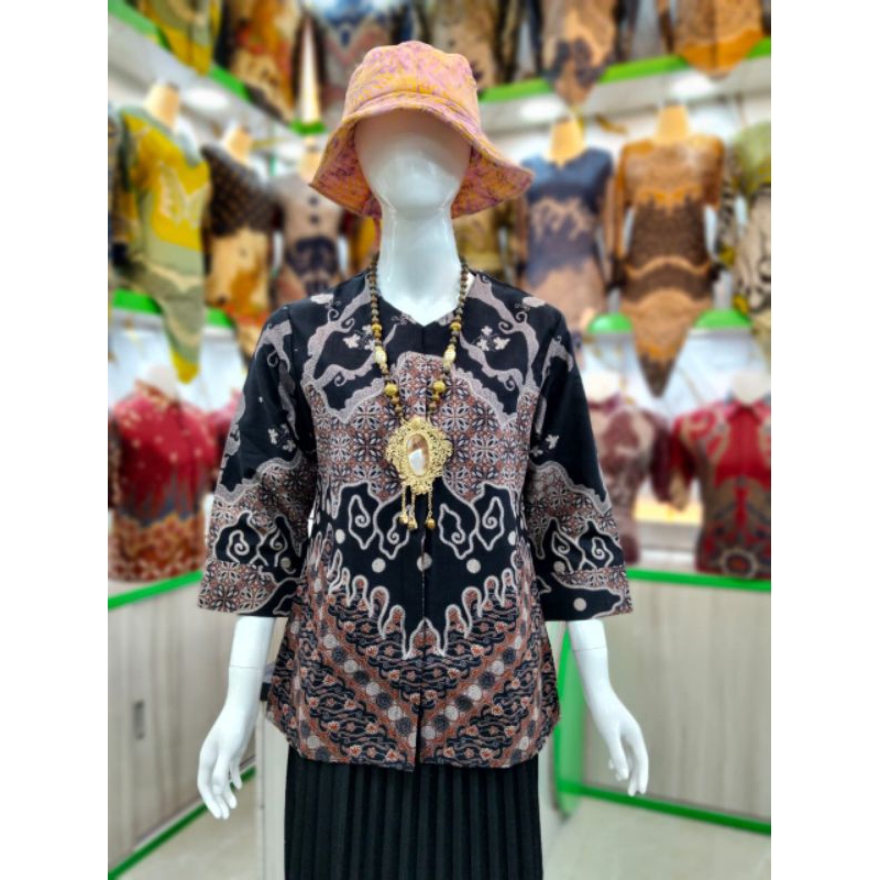 Blouse Atasan Wanita Kerja Qistina Batik Bahan katun Motif Hitam Megamendung model kancing depan lap