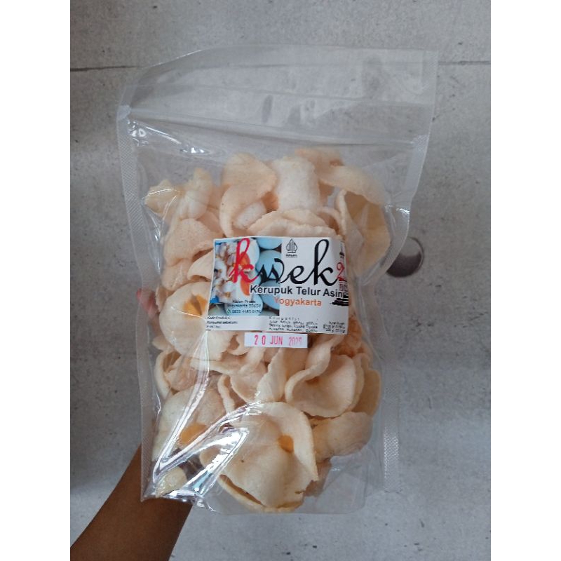 

Kerupuk telur asin kwek²