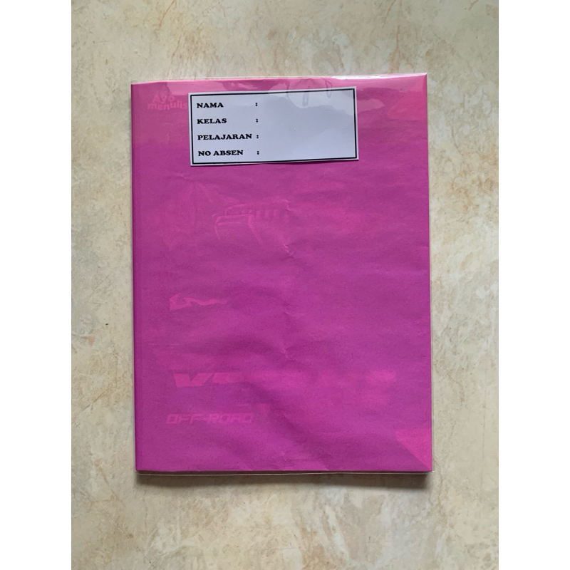 

buku tulis sudah disampul sukung warna merah muda (pink) dan sampul plastik