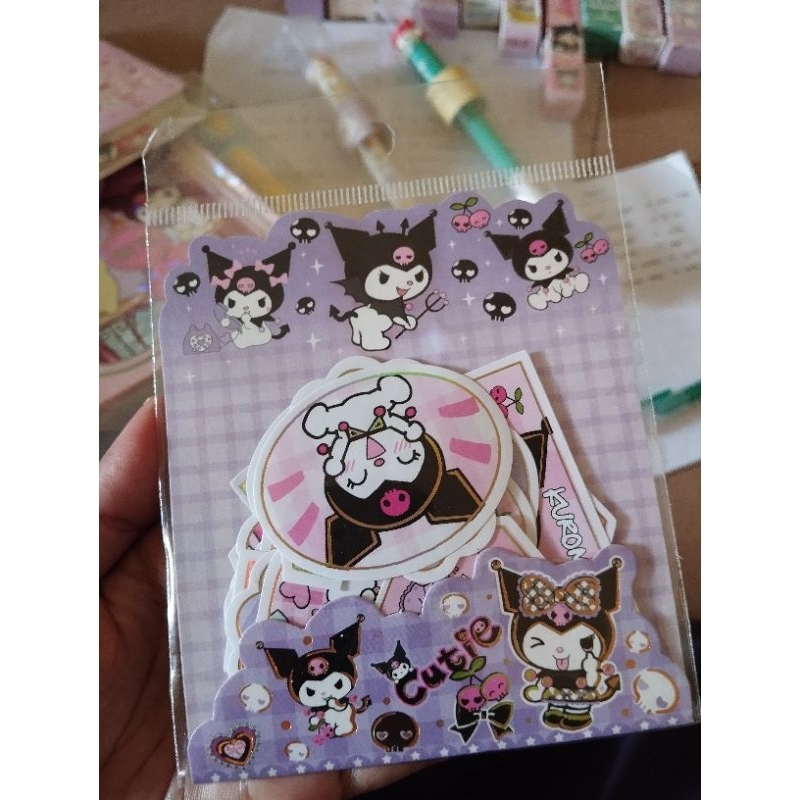 

Stiker Kuromi Ungu Pink