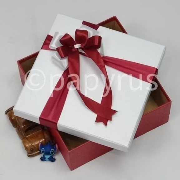 

PAPYRUS Kombinasi 25x25 Tinggi 10cm Kotak Kado Gift Box V2