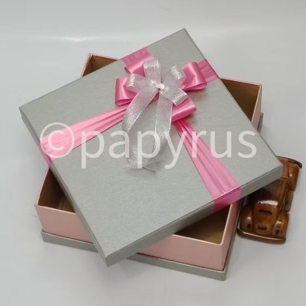

PAPYRUS Sandwich 25x25 Tinggi 10cm Kotak Kado Gift Box V3