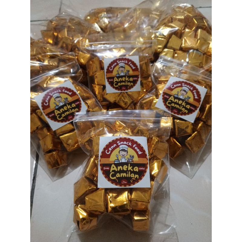 

Nycyta Home Coklat Piramid Camilan Coklat Manis Enak Isi 30