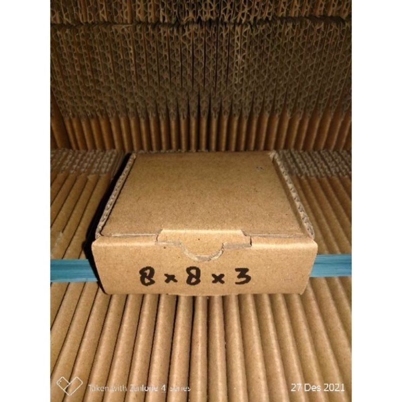 

kardus 8x8x3 cm diecut baru polos luar dalam