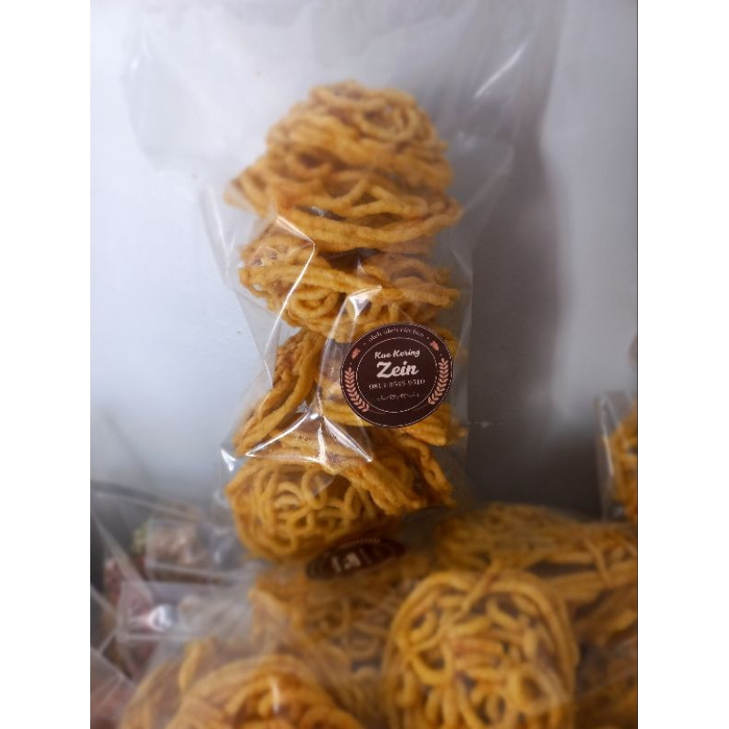 

krupuuk mie kuning bumbu khas cirebon renyah gurih