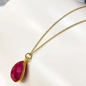 Liontin Emas Batu Ruby