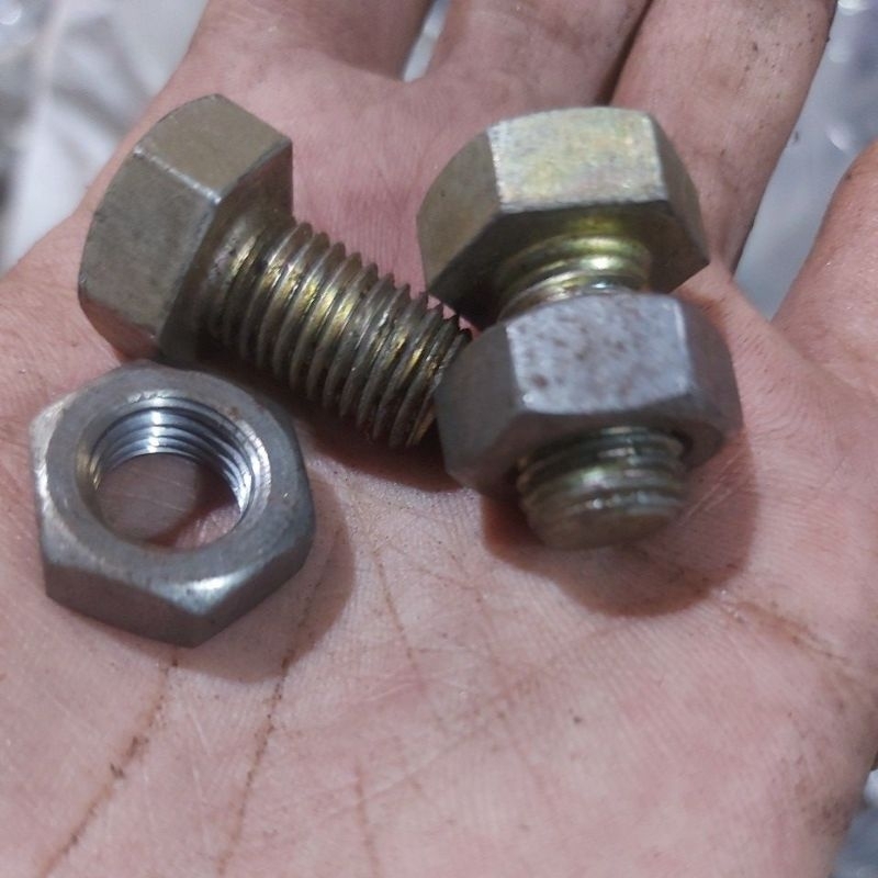 Baut M12x20 Drat 1.5 Kunci 19 Baut M12x20 Ulir 1.5 Baut dan Mur