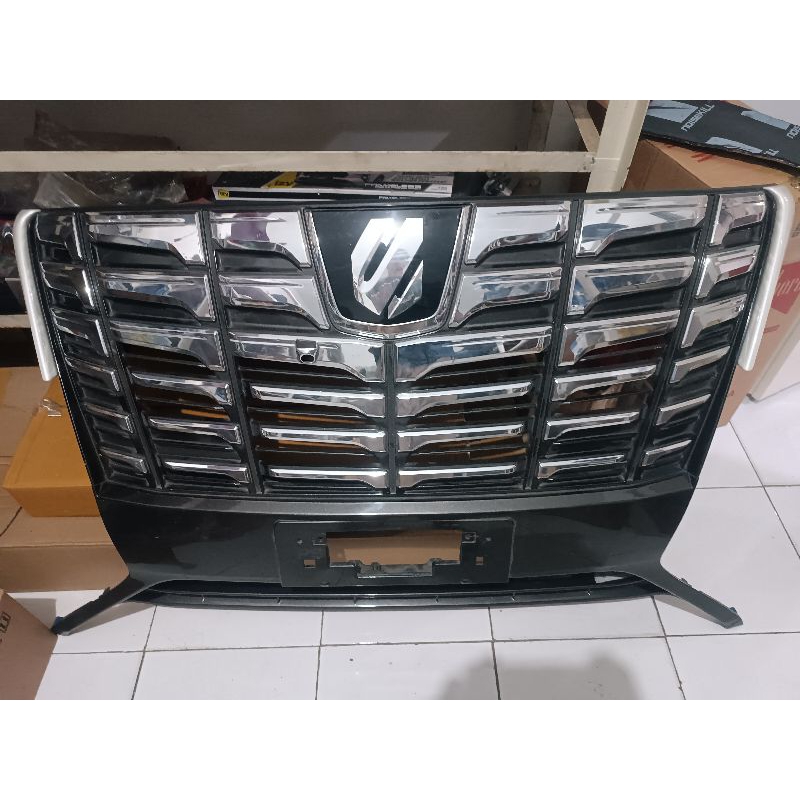 Grill Toyota Alphard 2016 up original copotan (bekas)