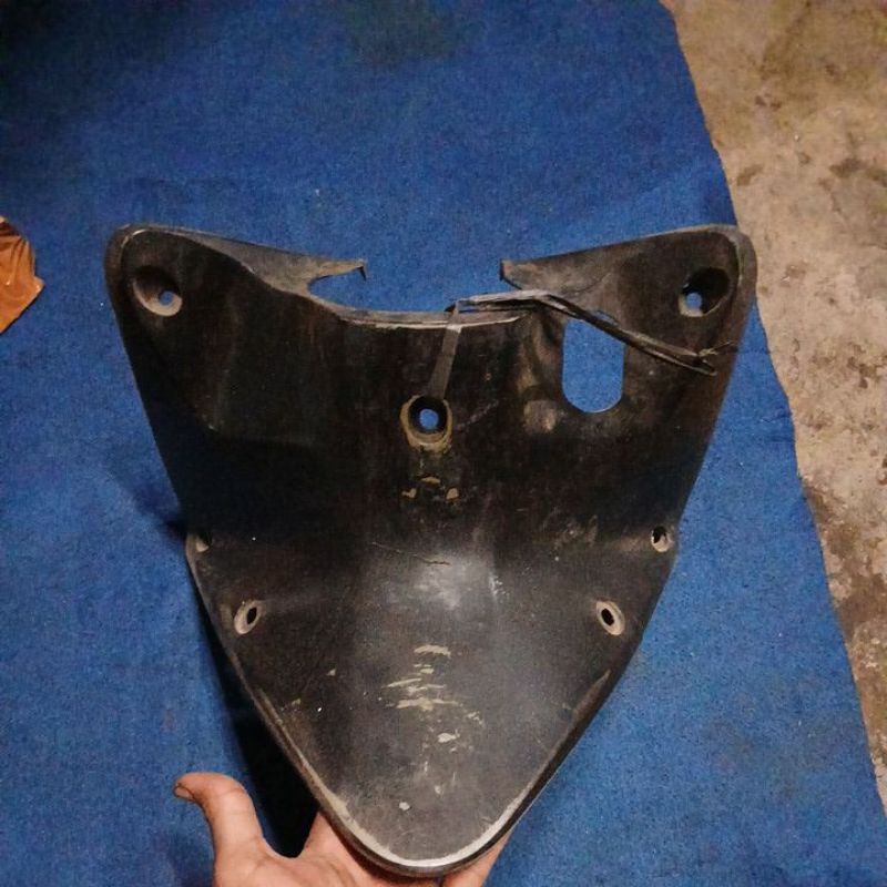 Cover body bagian tengah rangka konci honda absolute revo original