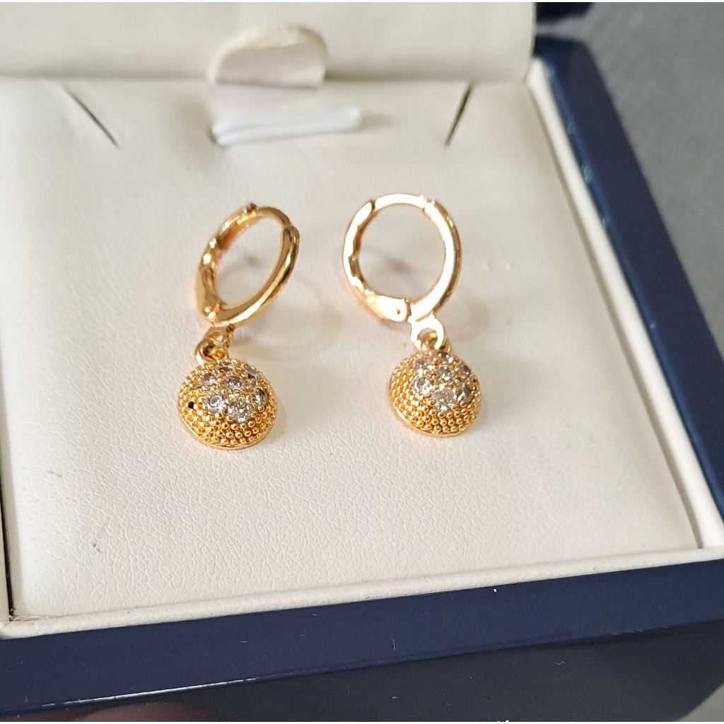 Anting Wanita Klip Bulat Kecil Titanium Emas 22K