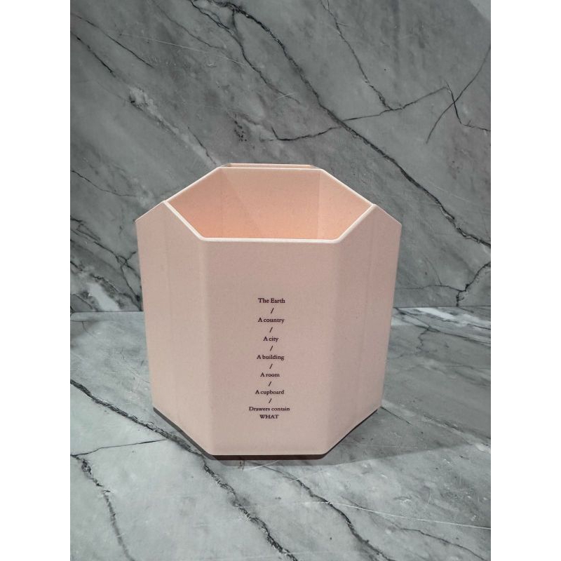 

Tempat serbaguna pensil / kosmetik / sisir