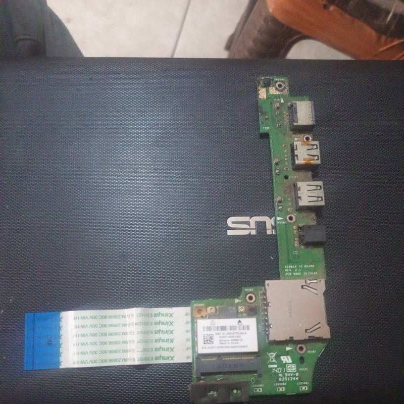 childboard notebook Asus x200ca