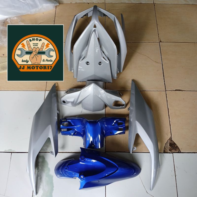 COVER BODY HALUS VARIO TECHNO 110 KARBU BIRU SILVER STRIPING