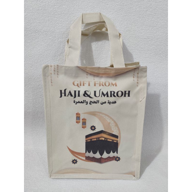 

Tas Kosong Gift Ka'bah Haji & Umroh BESAR Polyester POTRAIT
