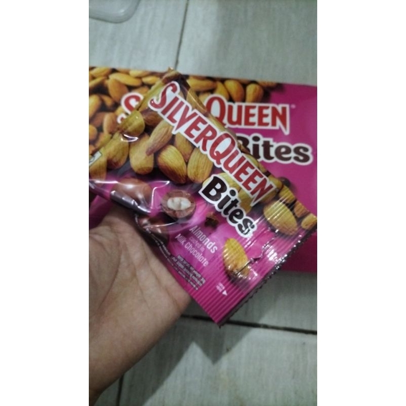 

SILVERQUEEN BITES ALMOND ISI 30 GRAM