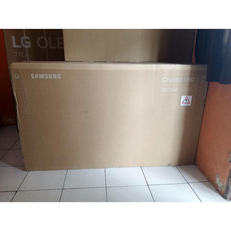 SAMSUNG 55DU7000 TV 55inc Crystal UHD 4K  DU7000