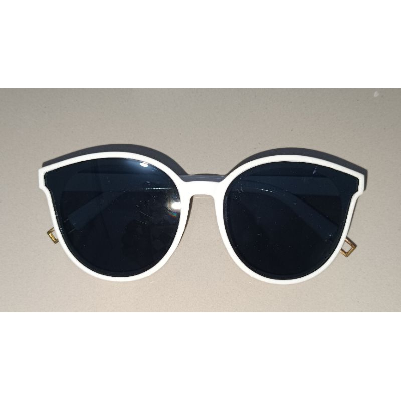 Kacamata Hitam Frame Putih Dewasa