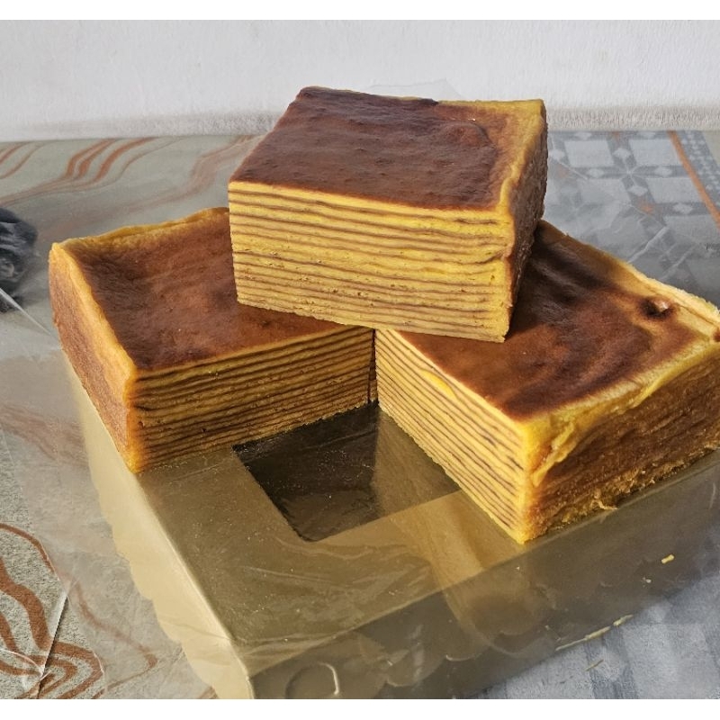 

Kue Lapis Surabaya Asli / Kue Lapis Legit Wisman Beragam Ukuran 20×20cm/uk.10×20cm