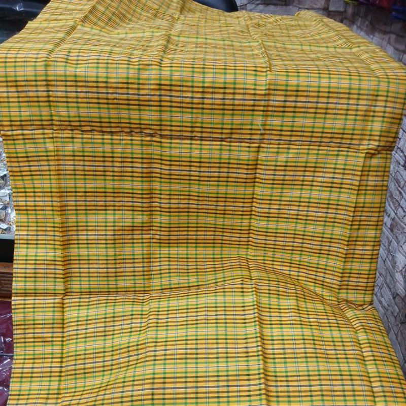 kamen lembaran,,kain bali untuk metatah bali..motif kotak  garis spesial kuning panjang kain 2 meter