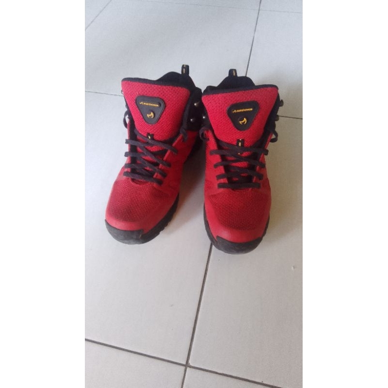 SEPATU GUNUNG MOKZHAWARE PRESENT SECOND SIZE 42