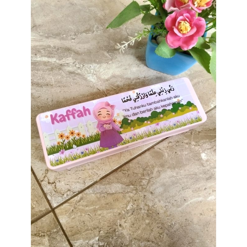 

Costum kotak pensil motif lucu