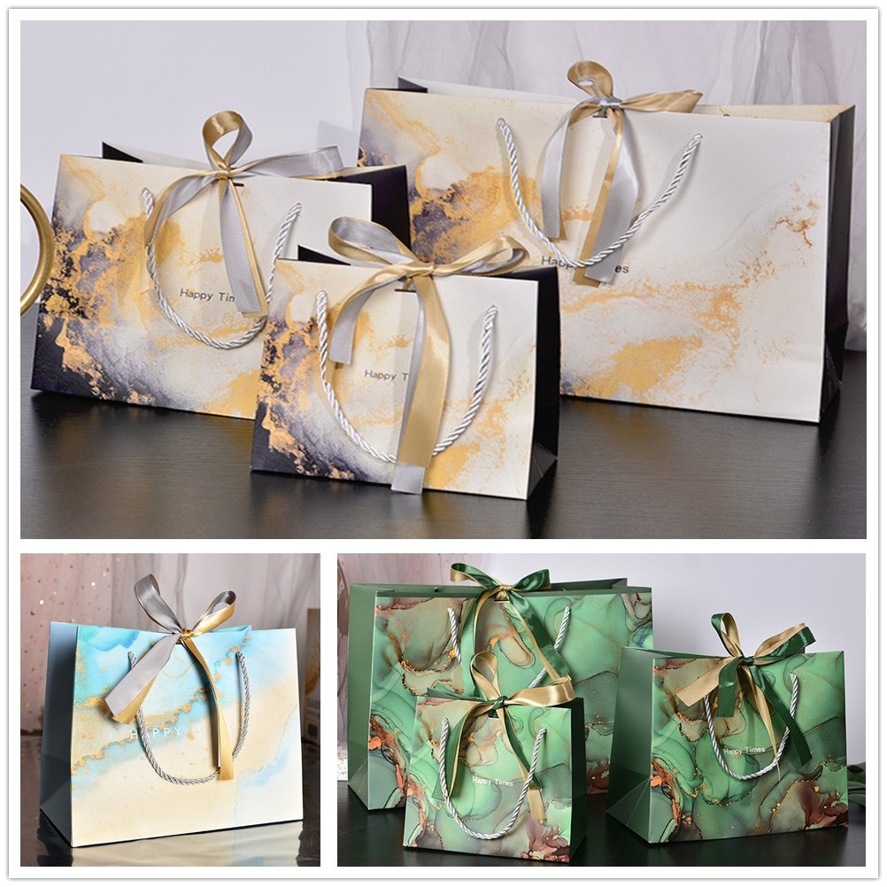 

Tas Kertas Premium - Warna Biru Muda Marble dengan Sentuhan Emas - Untuk Kado Pernikahan - Tampilan Mewah Paperbag / Kantong Untuk Hadiah / Kantong Hampers/Paperbag Hajatan /kantong souvenir souvenir wedding unik kadaka anak set-1