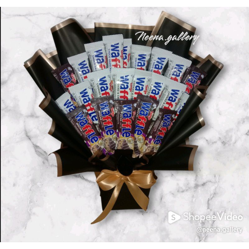 

Buket waffle tango / buket ulang tahun / buket wisuda unik lucu mewah murah / bouket wisuda / buket snack berkualitas / hadiah wisuda unik / buket anniversary