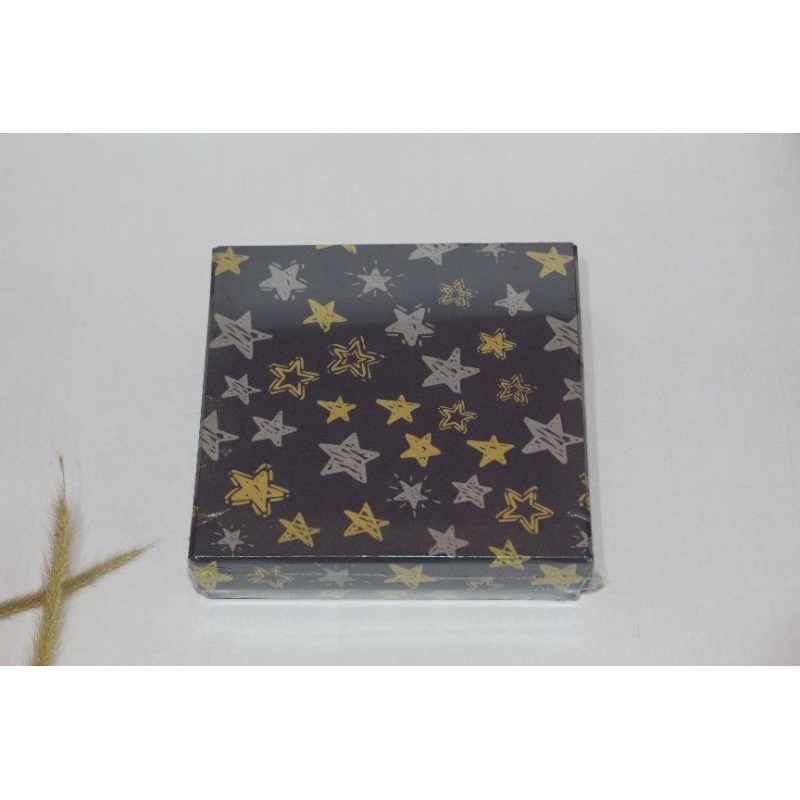 

KOTAK KADO/GIFT BOX (MOTIF BINTANG)15CM×15CM×4CM