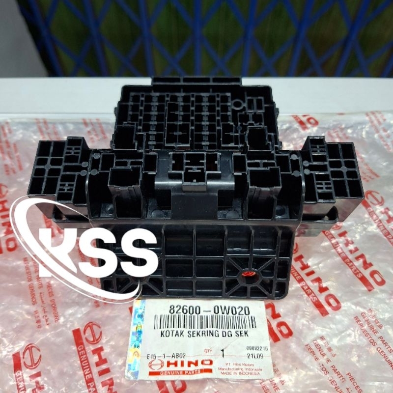 KOTAK SIKRING HINO DUTRO DYNA W04DT 82600-0W020 ASLI KOTAK FUSE BOX SIKRING