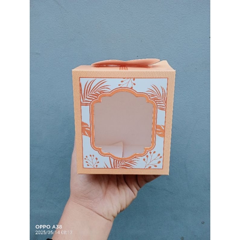 

Box Souvenir Ukuran 10x9x11cm Untuk Kemasan Gelas Kaca Isi 50 Lembar