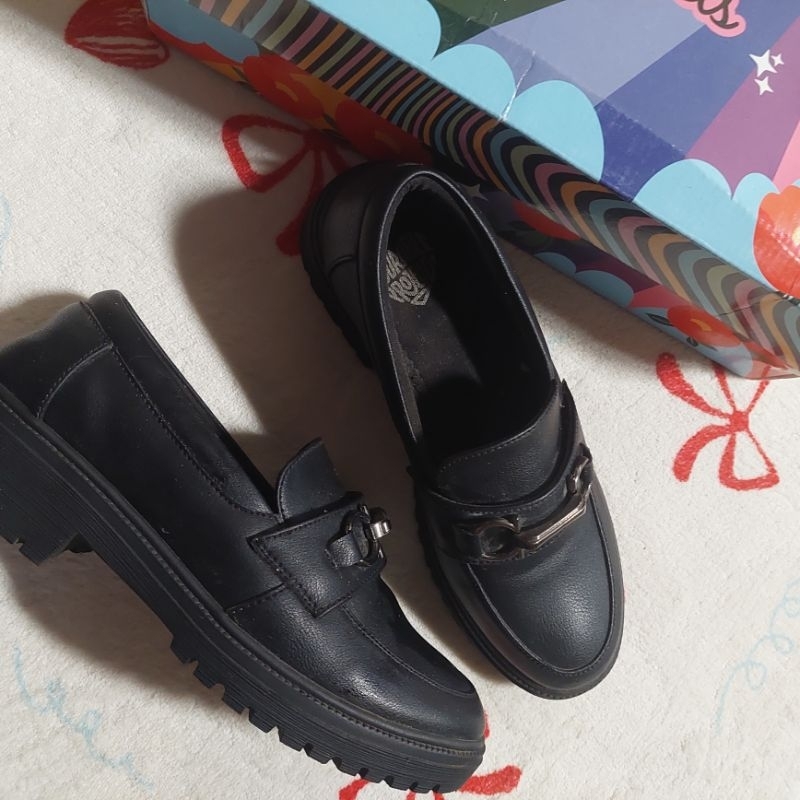 Adorable Projects : Sepatu Hitam Size 38