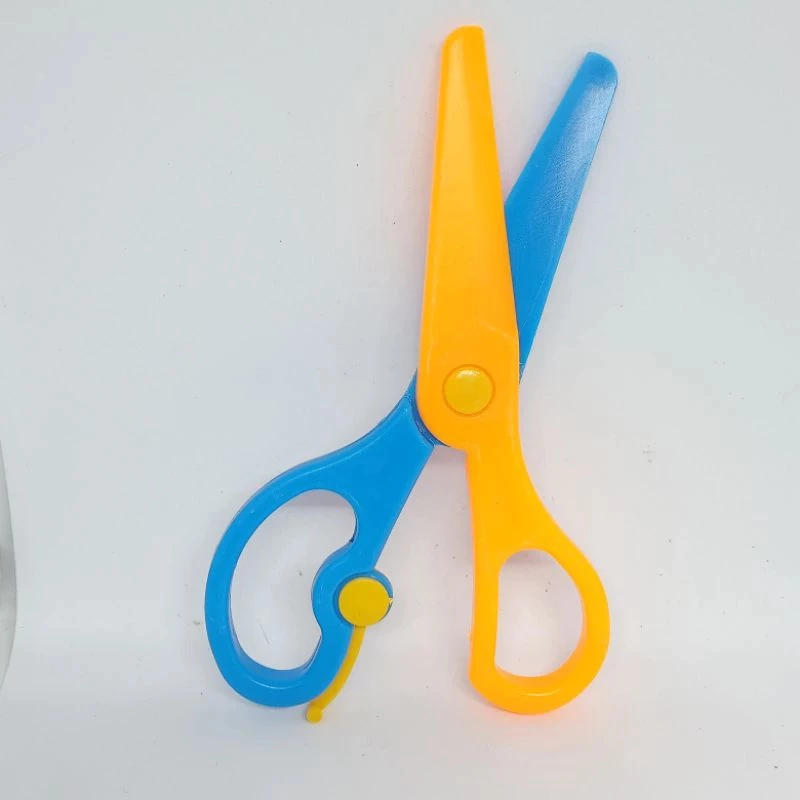 

GUNTING KERTAS PLASTIK SAFETY ANAK POLOS WARNA-WARNI