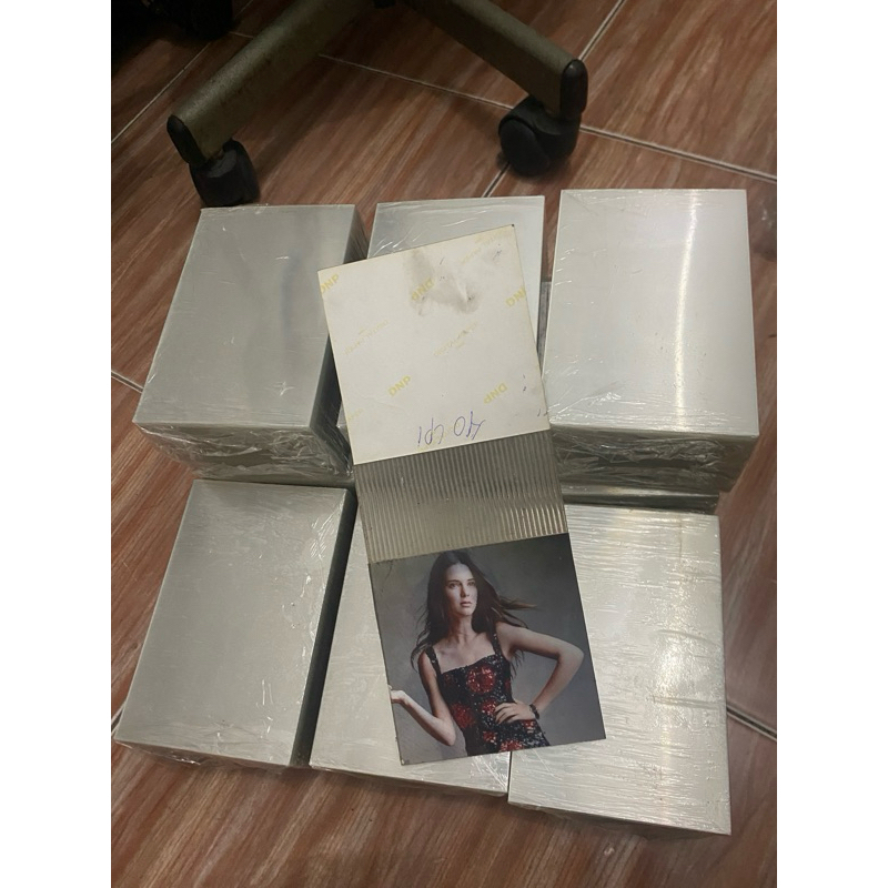 

Lenticular 4R 40 lpi Dengan Lem Double Tape Mika