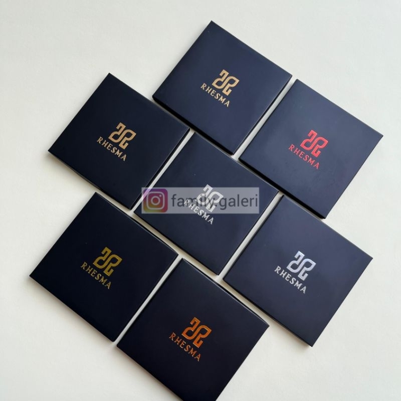 

Custome Box hijab dan pakaian