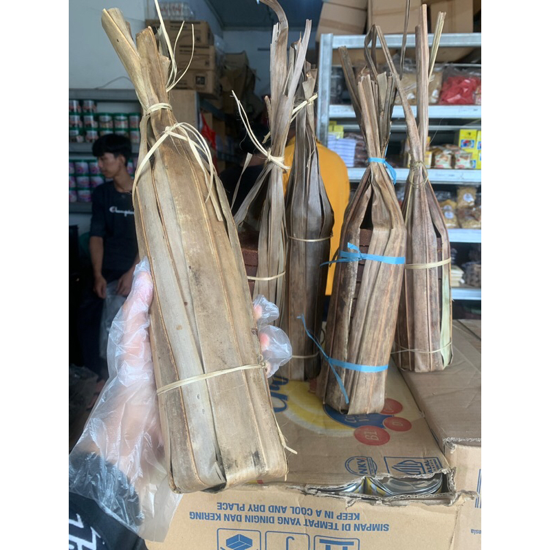 

GULA AREN KEMASAN DAUN KERING PREMIUM ASLI 100%