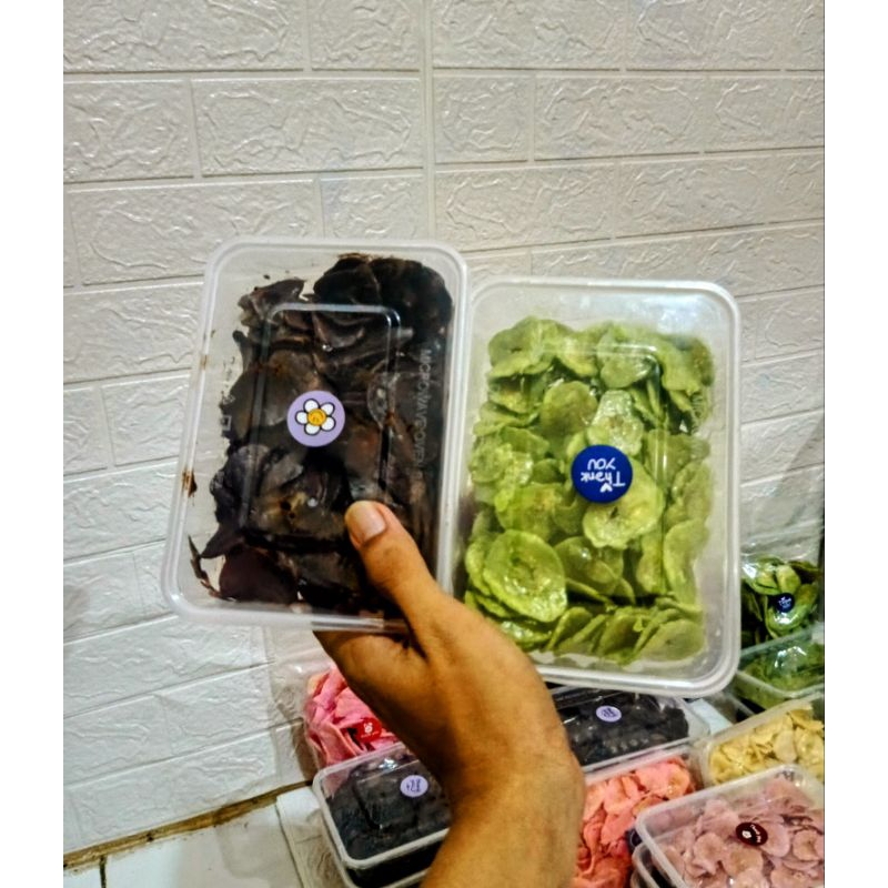 

BELI 1 GRATIS 1 KRIPIK PISANG COKLAT LUMER KEMASAN 500 ml. berat totalnya 300 gram