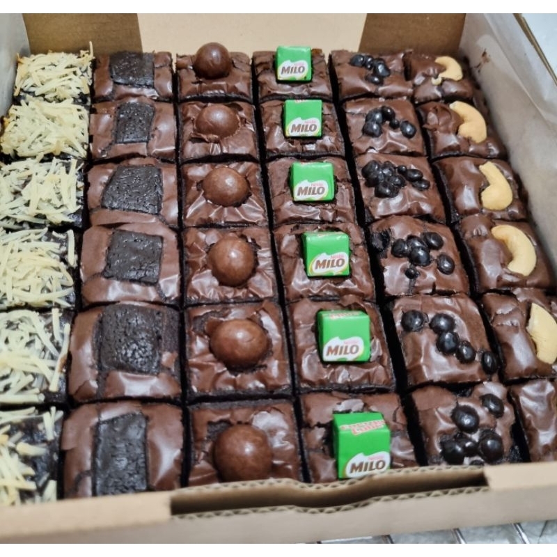 

[PROMO] Brownies Fudgy 36 POTONG "Toping Mix Random"Nyoklat Enak Murah Shiny Crust
