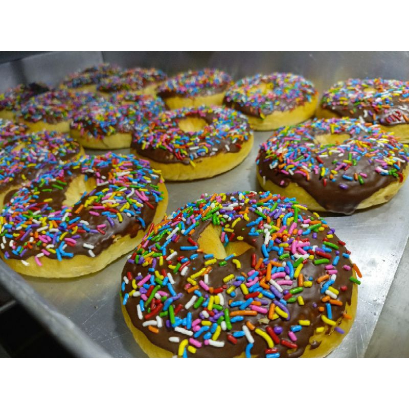 

Roti donat coklat mesis warna warni, fresh lembut dan enak